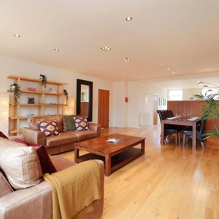 Joivy Spacious 2 Bed,2 Bath Flat, Free Parking And Rooftop Terrace Édimbourg Extérieur photo