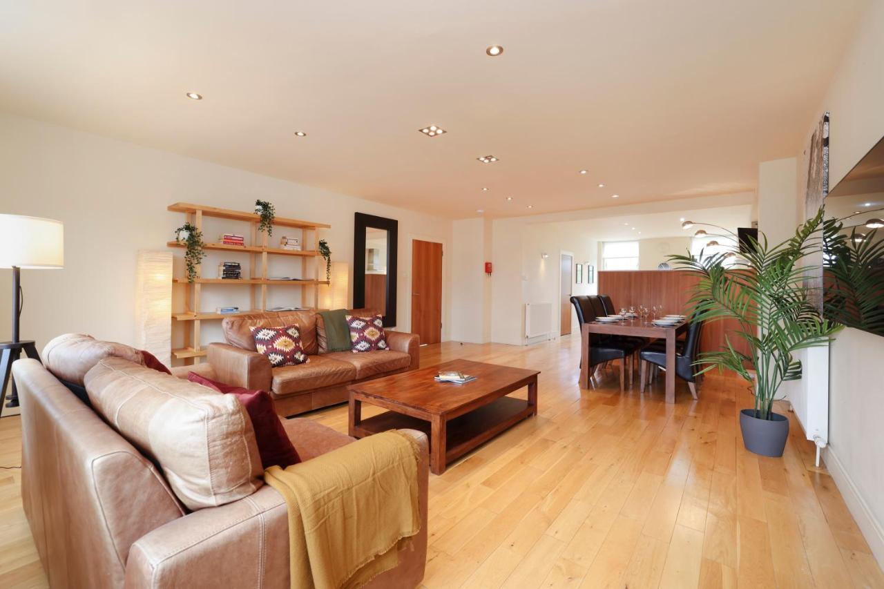 Joivy Spacious 2 Bed,2 Bath Flat, Free Parking And Rooftop Terrace Édimbourg Extérieur photo