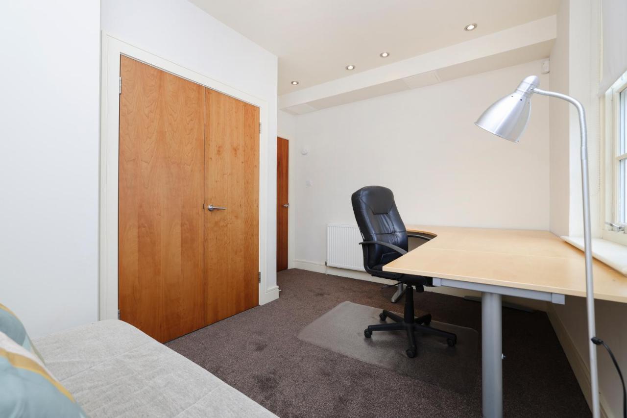 Joivy Spacious 2 Bed,2 Bath Flat, Free Parking And Rooftop Terrace Édimbourg Extérieur photo